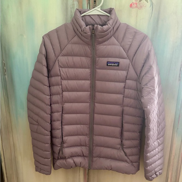 Patagonia Women's Down Concrete Purple Puffer Jacket - Picture 2 of 9